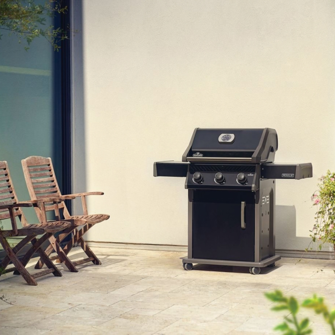 Napoleon Rogue® 425 Gas Grill (Black)