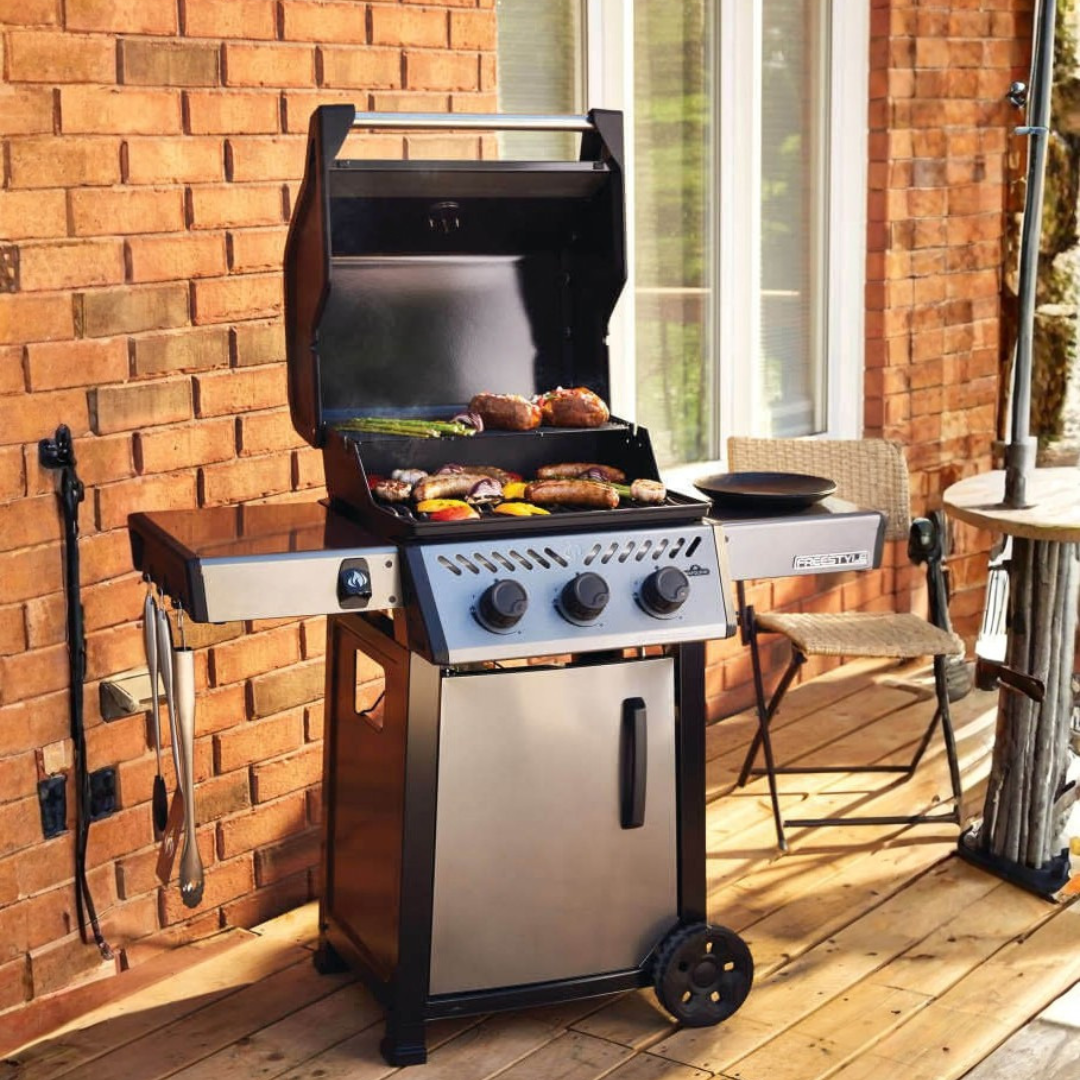 Napoleon Freestyle™ 365 3-Burner Gas Grill